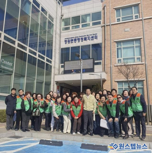 시흥시 정왕본동, 개학기 맞아 불법광고물 일제 정비