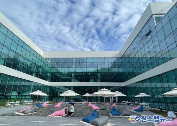 모담도서관 야외정원