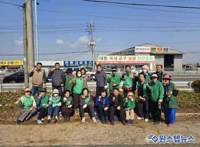 포승읍 새마을남여지도자회, 새봄맞이 꽃 심기 및 관내 대청소 전개