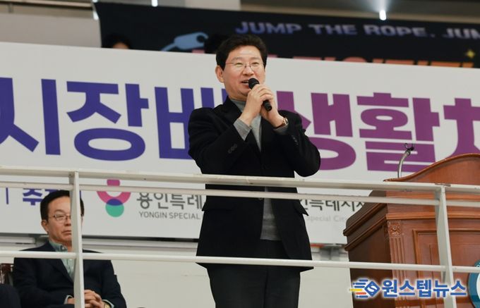 이상일 용인특례시장이 21일 '제1회 용인특례시장배 생활체육 줄넘기대회'에 참석했다