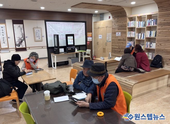 노노멘토(老-老 Mentor) 활동이 이루어지는 장면