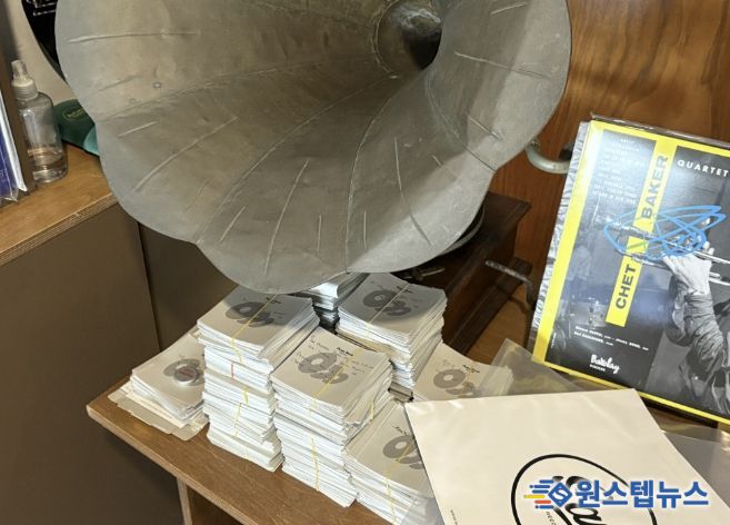 오픈 때부터 모은 신청곡 쪽지.