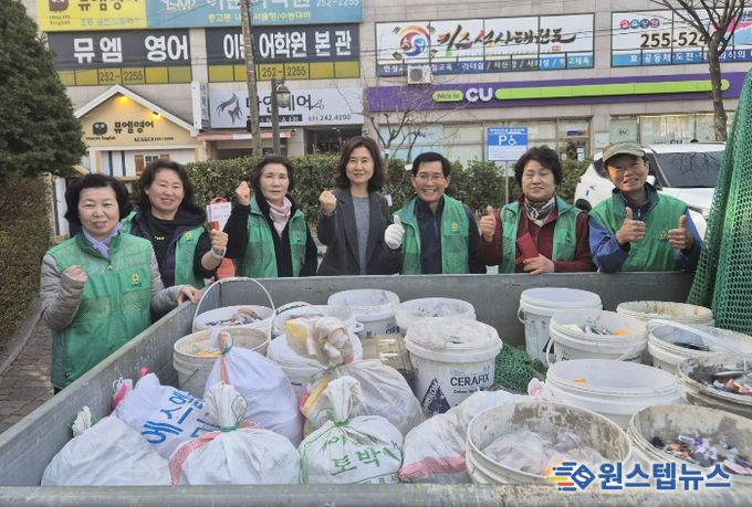 수원시 장안구 새마을지도자조원1동협의회, 자원순환 실천을 위한 ‘사랑의 폐건전지’ 전달