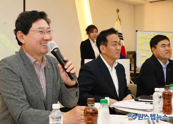 29일 청곡초에서 이상일 시장은 하갈동 주민들과 기흥중 통학로 안전 확보 방안을 논의했다