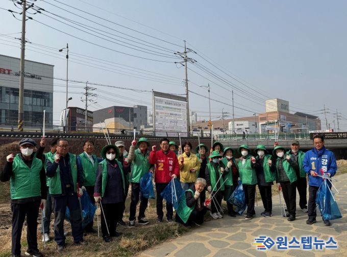 안성시 안성3동 새마을 남·녀협의회, 상춘객 맞이 금석천 환경정화 실시