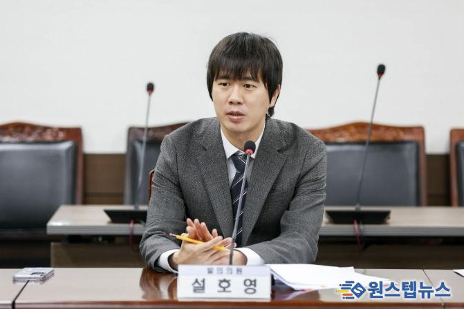 안산시의회 설호영 의원이 지난달 24일 제1상임위원실에서 열린 제302회 임시회 문화복지위원회에서 자신이 대표 발의한 ‘안산시 출산 장려 지원 등에 관한 조례 일부개정조례안’에 대해 설명하고 있다.