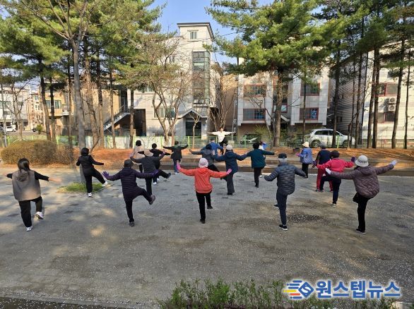 오산종합사회복지관, 운암제1어린이공원서 ‘함께 숨쉬는 공원 기체조’ 운영