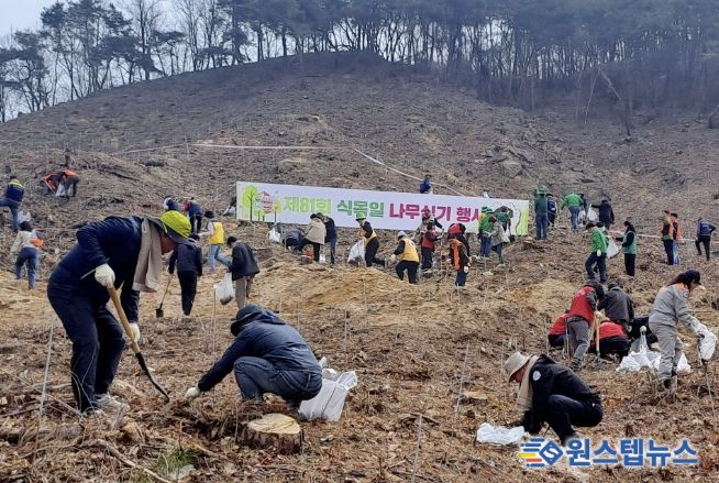 여주시 제81회 식목일 나무심기 행사 개최… 싸리산에 시민과 함께하는 힐링명품숲 조성