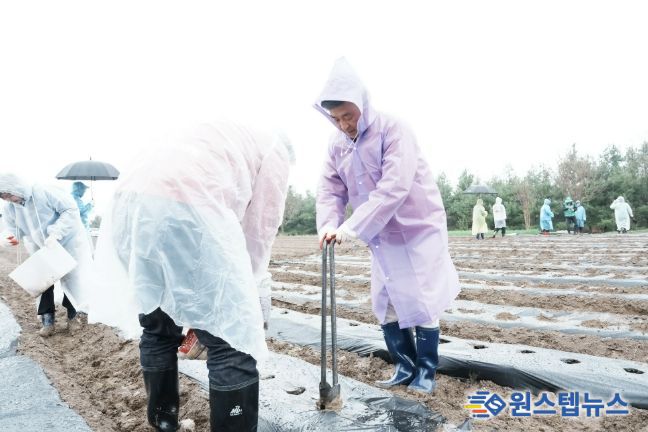 광주시 신현동 새마을회, 이웃돕기 감자 심기 진행