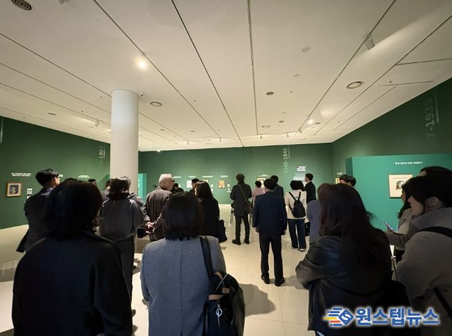 《FACE : 문인 - 시대를 담은 얼굴들》 전시장 관람 사진