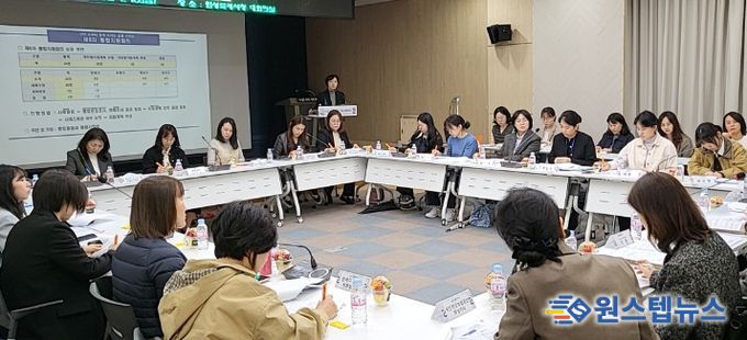 화성특례시가 「의료·요양 등 지역 돌봄의 통합지원에 관한 법률」 시행 이후 첫 통합지원회의를 개최하고, 읍면동·보건소·의료기관 등 관계기관과 함께 돌봄 대상자별 맞춤형 지원계획을 논의하고 있다.